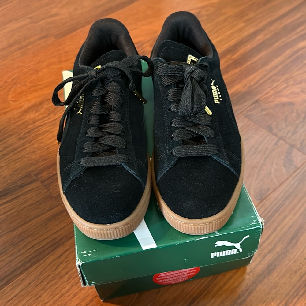 PUMA Suede Metallic Gold Sneaks